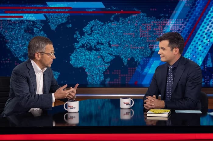 سایه جنگ بر برنامه تلویزیونی "The Daily Show"