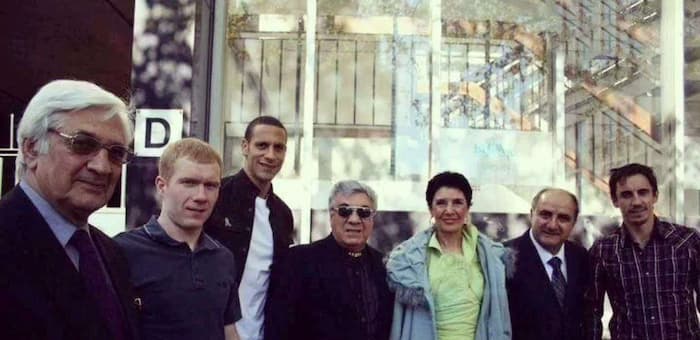 ‏ماجرای عکس تاریخی استاد «گلپا» و ‎هوشنگ ظریف با بازیکنان منچستر یونایتد