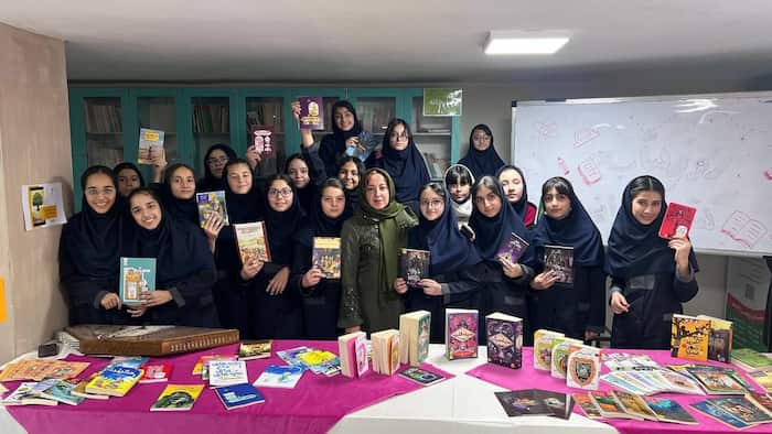  هفته کتاب و کتابخوانی در دبیرستان طراوت تهران