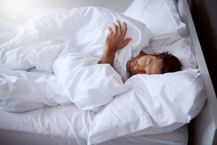 پنج افسانه در مورد خواب: باور‌های غلط رایج که باید کنار گذاشته شوند