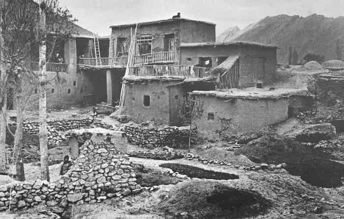 ن‍م‍ای‍ی‌ از چ‍ن‍د خ‍ان‍ه‌ روس‍ت‍ای‍ی‌ و ح‍ی‍اط خ‍ان‍ه‌ه‍ا در اراک قدیم