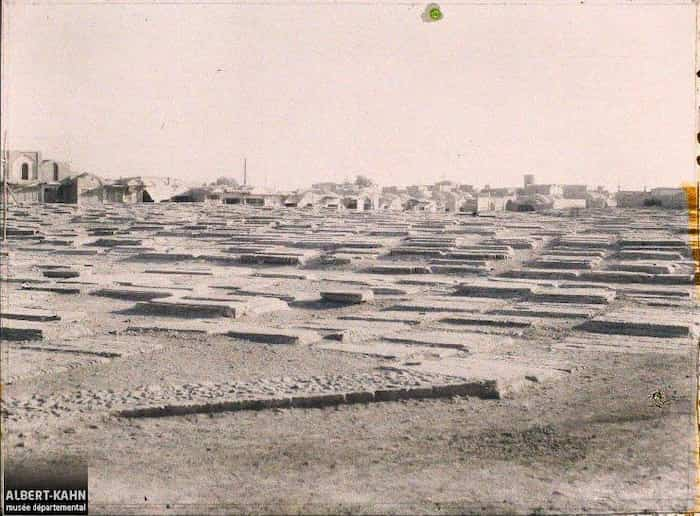 نمایی از قبرستان بابلان در نزدیکی حرم حضرت معصوم سال 1927