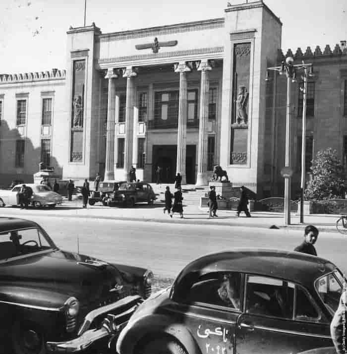 نمایی زیبا از بانک ملی مرکزی ایران با طرح هخامنشی ؛ درسال 1342