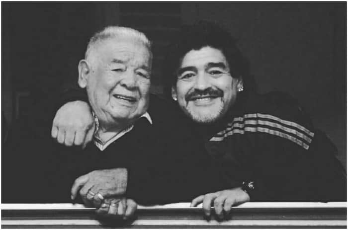 عکسی جالب از مارادونا و پدرش
