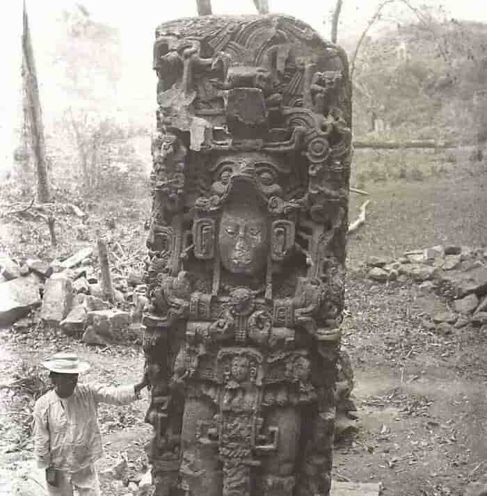 مجسمه باستانی مایاها در جنگل هندوراس که در سال 1885 پیدا شد