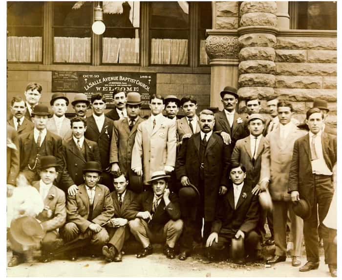گروهی از اولین مهاجران ایرانی به امریکا بین سالهای۱۸۹۰ تا ۱۹۱۰ در شیکاگو 