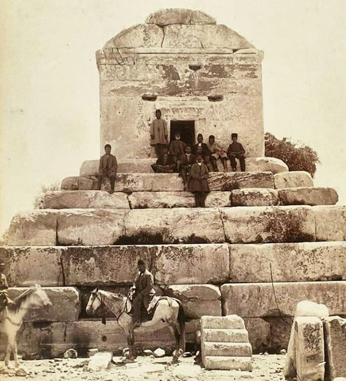 آرامگاه کوروش در اواخر دوره قاجار