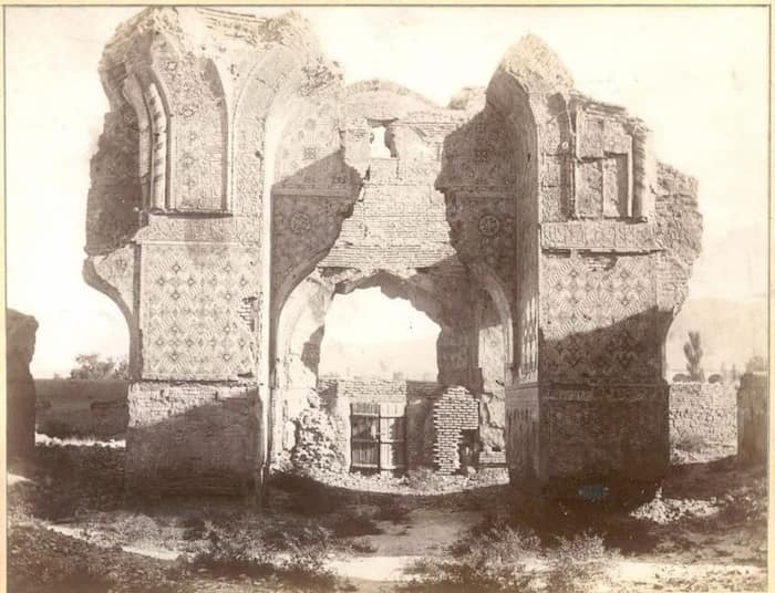 ویرانه‌ی مسجد کبود تبریز حوالی 1890 میلادی از آرشیو ملی فرانسه
