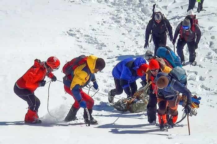 پیکر کوهنورد ۷۰ ساله در قله توچال پیدا شد