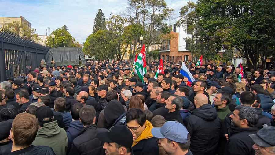 رئیس‌جمهور جدایی‌طلب آبخاز: استعفا می‌دهم، اما دوباره نامزد خواهم شد