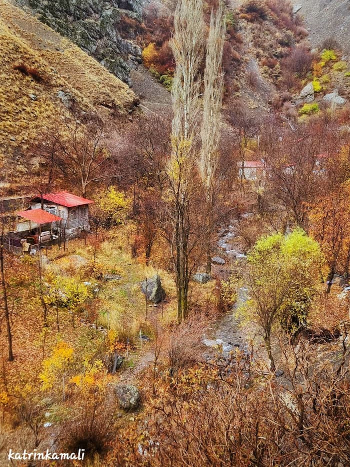 طبیعت پاییزی مسیر روستای آهار به ده‌تنگه