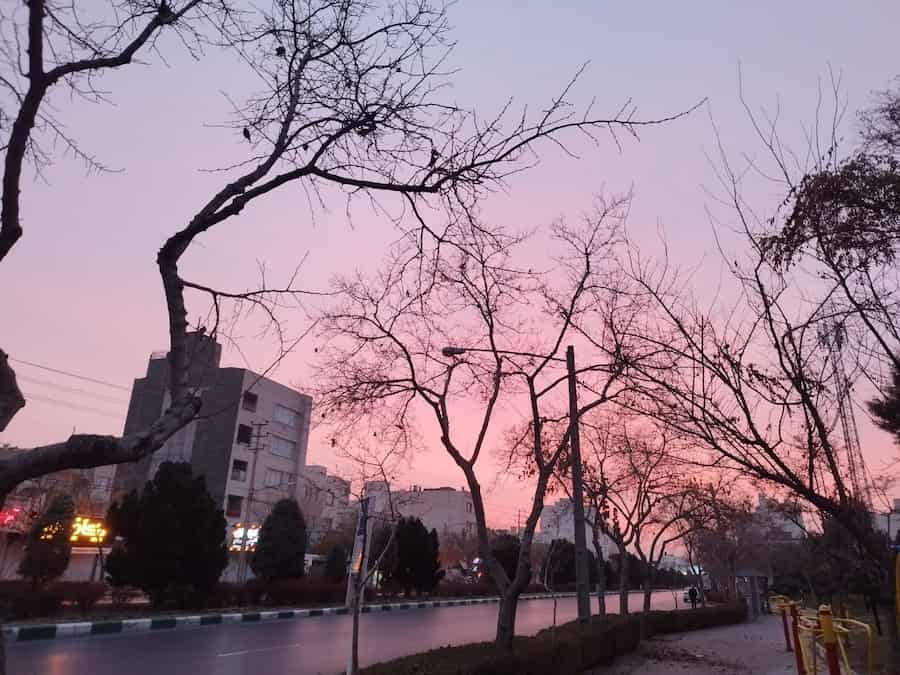  آسمان زیبای بلوار پیروزی مشهد صبح دوشنبه نوزدهم آذرماه ۱۴۰۳