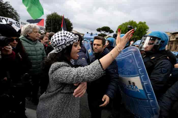 معترضان طرفدار فلسطین در روز آزادی در رم