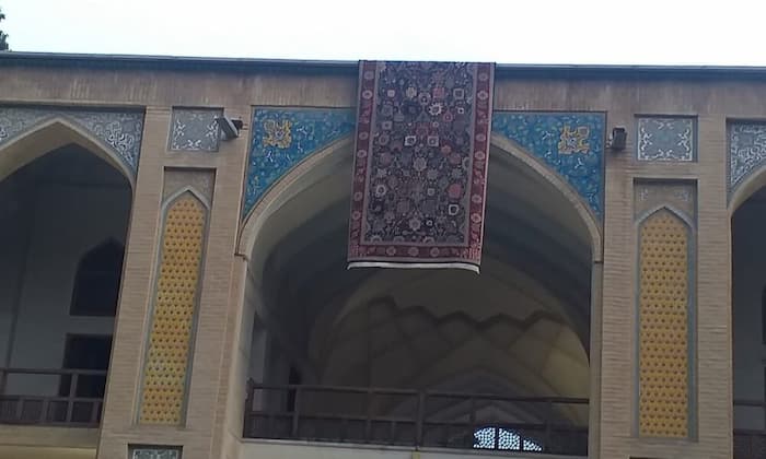 رونمایی از فرش دوره صفویه در باغ فین کاشان به مناسبت هفته میراث فرهنگی