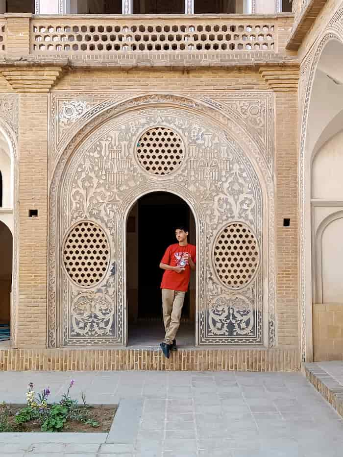 بازدید رایگان از باغ فین، خانه بروجردی و تپه سیلک در کاشان