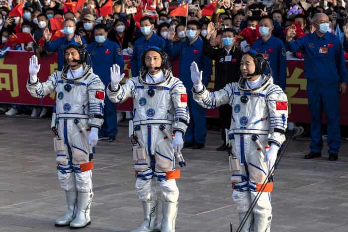 چین فضانوردان ماموریت ماه را انتخاب کرد