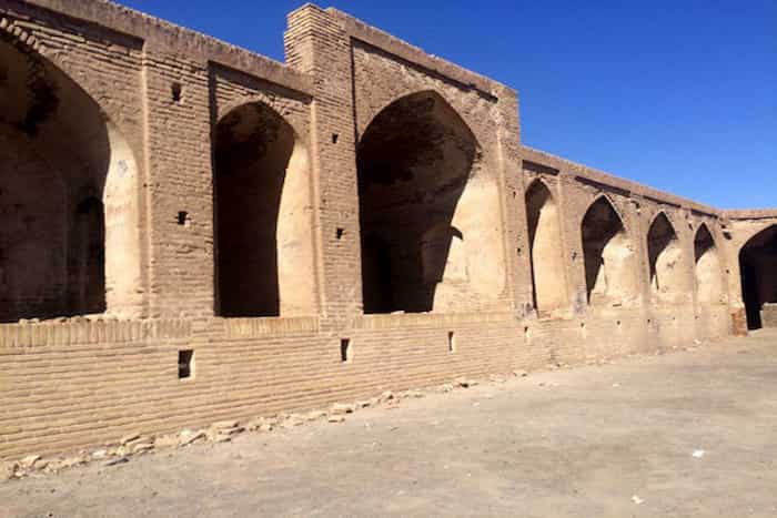 کاروانسرای سن سن کاشان: عمارتی تاریخی در دل کویر