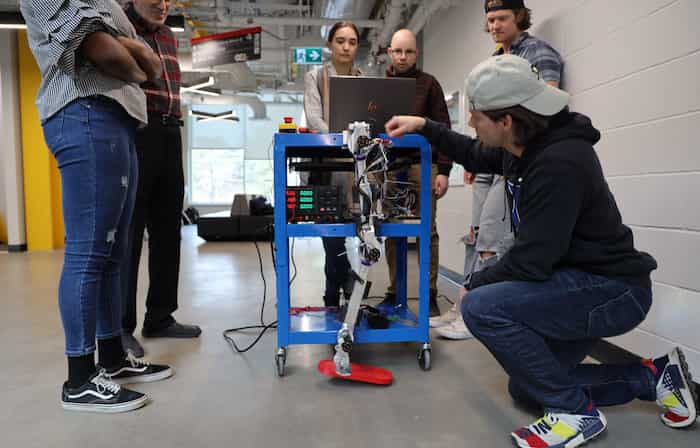 دستاورد محققان ایرانی دانشگاه کارلتون: کمک به معلولان حرکتی با ربات پوشیدنی مجهز به هوش مصنوعی