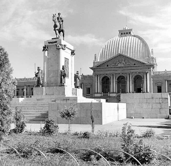 ‌میدان توپخانه، دهه بیست شمسی