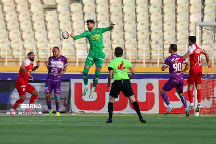 ضیا عربشاهی: هواداران بیرانوند را بزرگ کردند/ آمدن ماتزاری به پرسپولیس اشتباه است