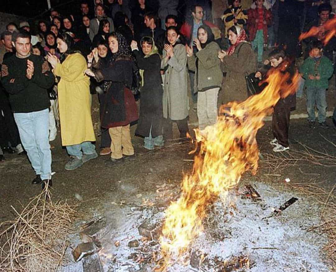 ‌چهارشنبه سوری در تهران، اسفند ۱۳۷۷، عکس از بهروز مهری