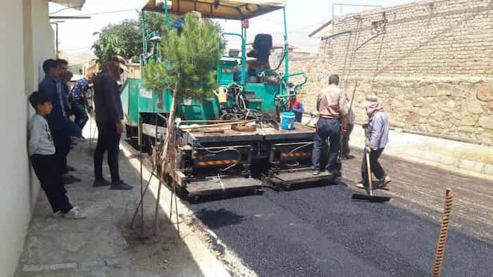 آسفالت معابر روستای کوره تفرش آغاز شد