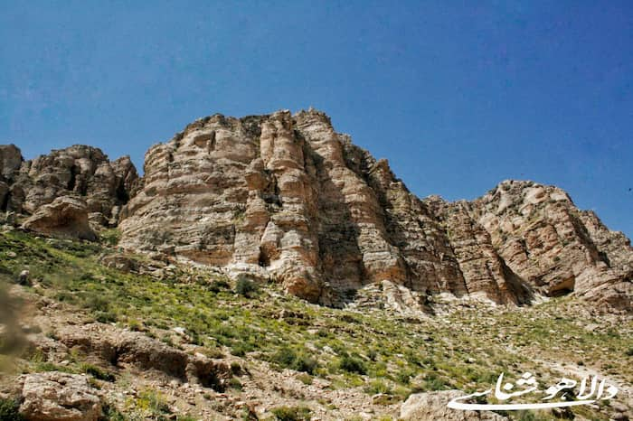 نمایی از کوه غار بهلول دانا در دالاهو