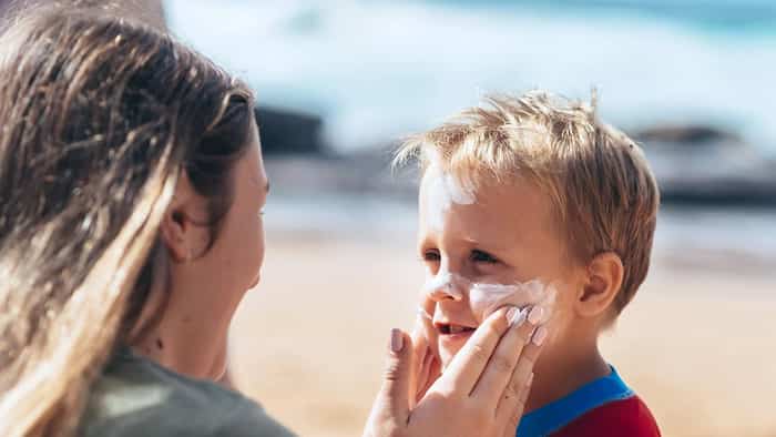 چرا نباید از کرم ضد آفتاب تاریخ مصرف گذشته استفاده کرد؟