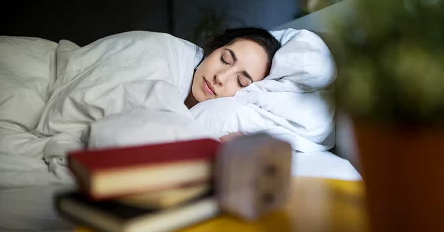 متخصصان علوم اعصاب: خوابیدن به پهلو برای سلامت مغز مفیدتر است