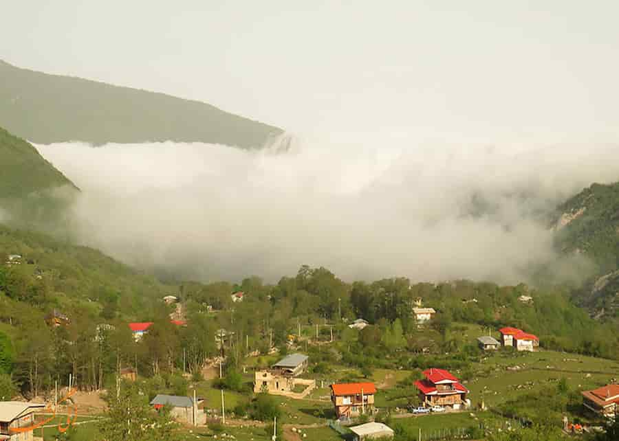 روستای افراتخته علی آباد: مناظری تماشایی در دل مه و کوهستان