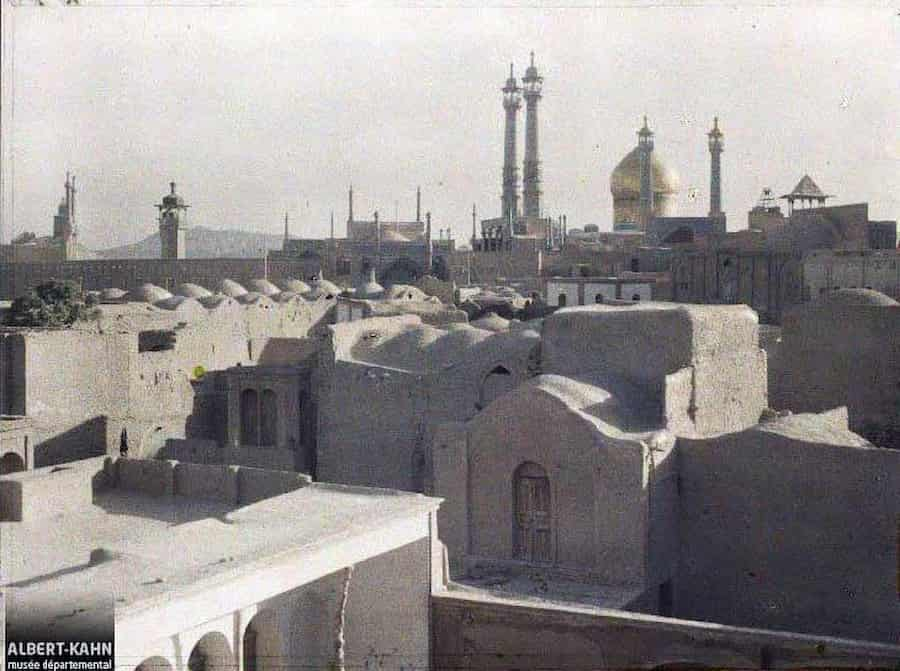 نمایی از حرم حضرت معصومه (س) در مردادماه ١٣٠۶