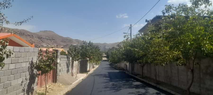 اجرای زیرسازی و آسفالت معابر روستای ابره‌در تفرش