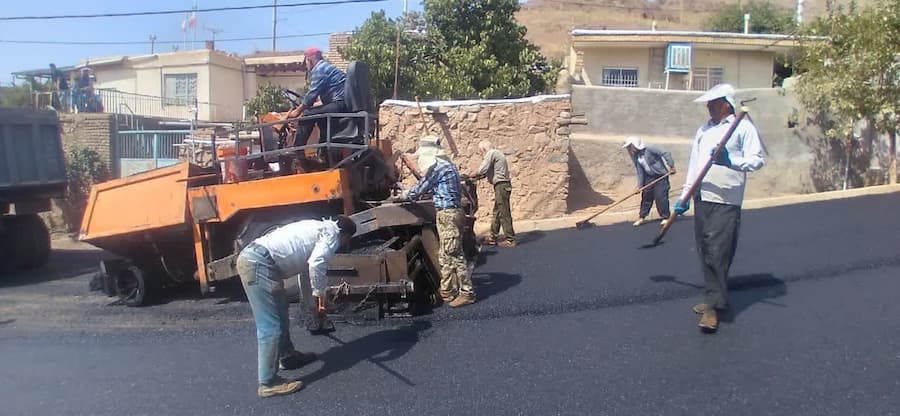 آغاز آسفالت معابر روستای کندج تفرش با همکاری گسترده